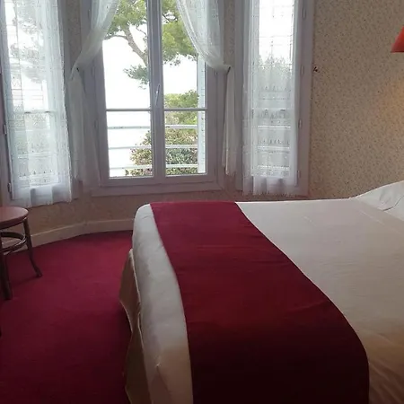 Hotel De Charme Brise Marine 3*
