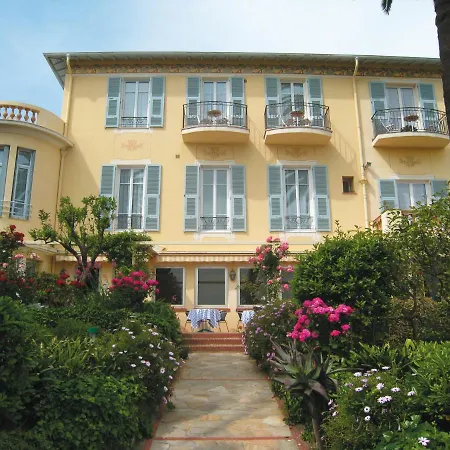De Charme Brise Marine Hotel
