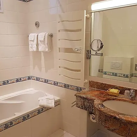 De Charme Brise Marine Hotel